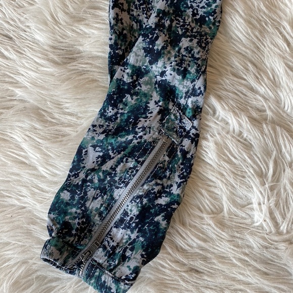 Anthropologie Diandra Pleated Joggers in Green Motif - Picture 10 of 14